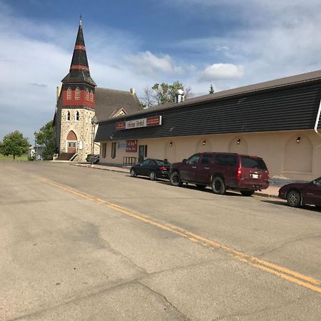 The Home Hotel Boissevain 外观 照片