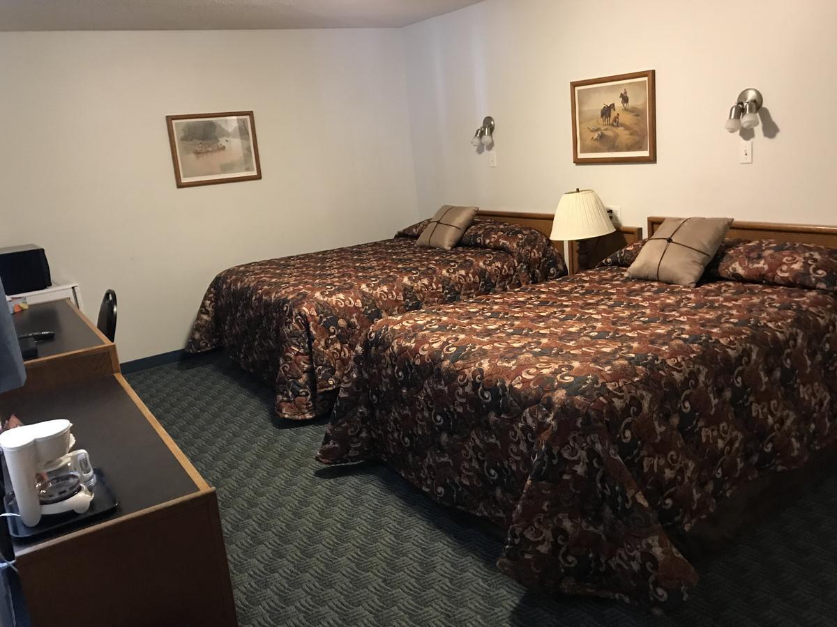 The Home Hotel Boissevain 外观 照片
