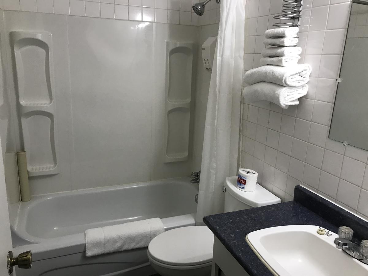 The Home Hotel Boissevain 外观 照片