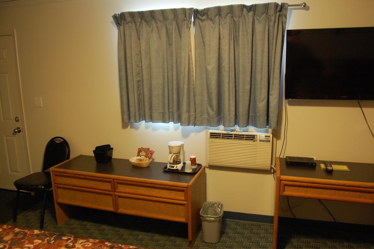 The Home Hotel Boissevain 外观 照片